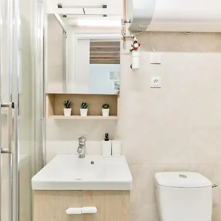 5mn Walk From Oberkampf Metro Station *