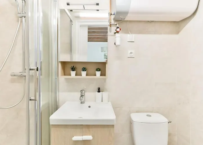 5mn Walk From Oberkampf Metro Station *