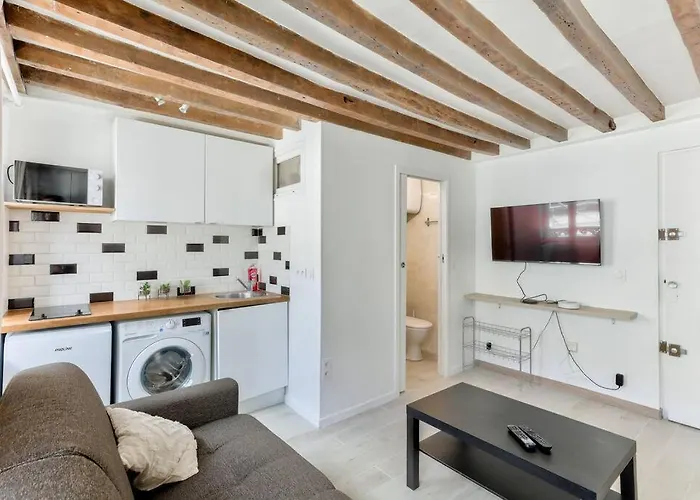 5mn Walk From Oberkampf Metro Station *